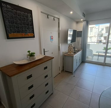 Fotos de la puerta de entrada de un apartamento en alquiler temporal en Corralejo