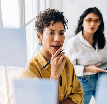 imagen mujer planeando estrategia