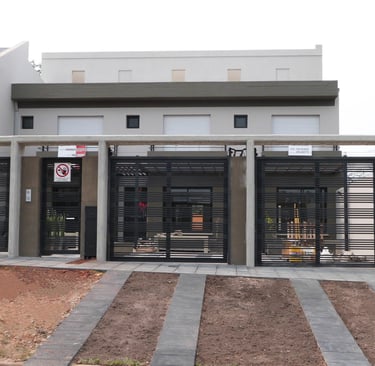 Conjunto de vivienda estilo duplex en Concordia. Arquitectura moderna y funcional
