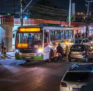 as-manias-de-quem-pega-onibus-no-rio-todo-dia