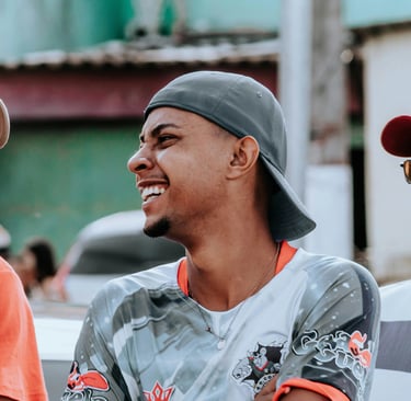 5-coisas-que-voce-precisa-saber-para-ir-aos-bailes-cariocas-a-regra-da-mulher-nao-paga