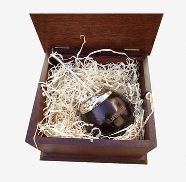 Exclusive presentation of mates in a wooden box that becomes a tea box