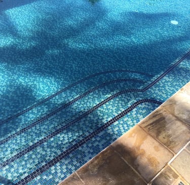 Quartzite paving for pool edges
