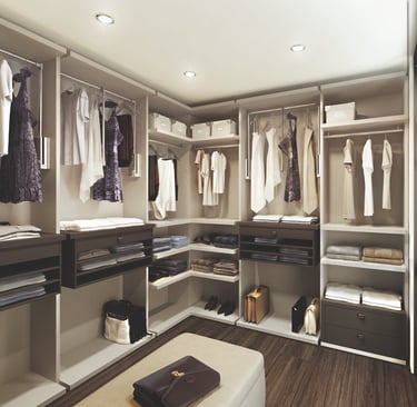 Custom Italian walk-in closet by pavkann