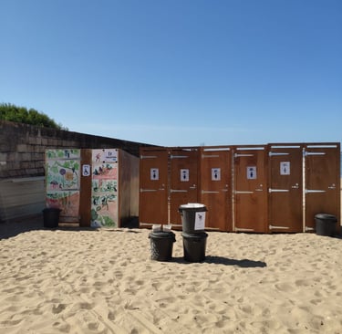 Toilettes sèches laboratoires des communs, plage saint nazaire