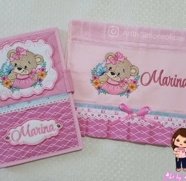 Kit personalizado contendo porta caderneta de vacinação e toalhinha personalizada - Art by Simone
