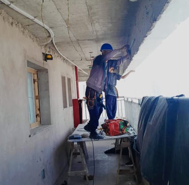 Homens trabalhando em uma obra