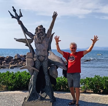 Jan Larsson with Neptune statue at Playa Linda promenade