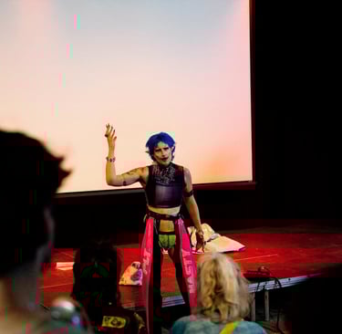 Mannish Pixel drag king show