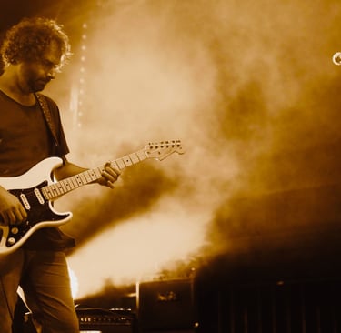 Dorian Chamoin playing a guitar in a concert