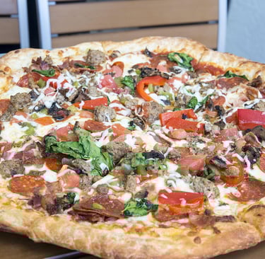 Pizza-de-Carne-Seca=Cremosa-com=Catupiry-e-Cebola-Dourada-Caseira