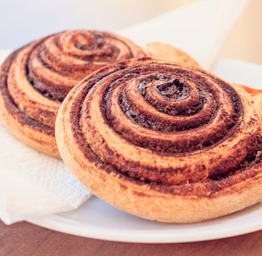 Rolinho-de-Canela-no-Prato