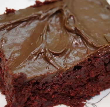 Torta-Cremosa-com-Cobertura-de-Chocolate-que-Derrete-na=Boca