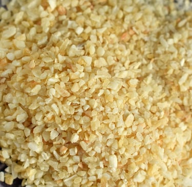 garlic powder granules up close