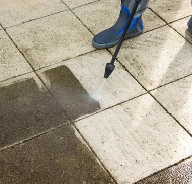Washes dirt, grim and mold from patios