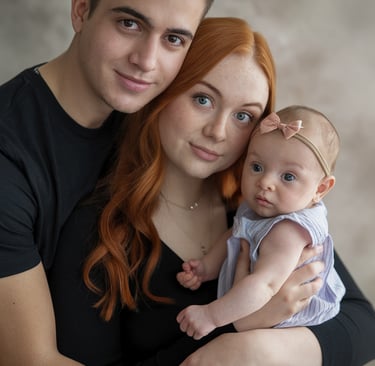 photo de jeune couple avec le bébé