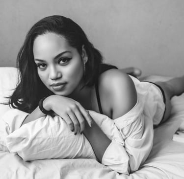 photo boudoir, femme couchée au lit