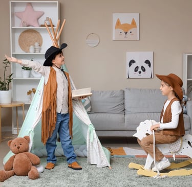 Enfant de 5 ans plongé dans un livre personnalisé sur les cowboys