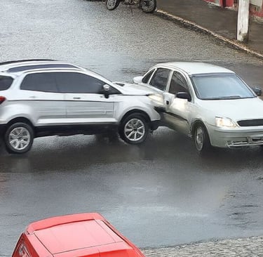 acidente no centro de camaquã entre carro e camionete