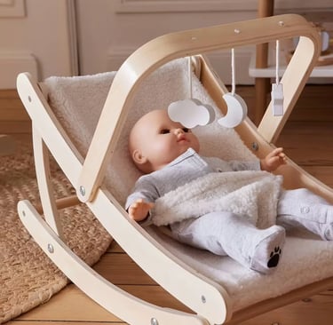 transat en bois pour poupon