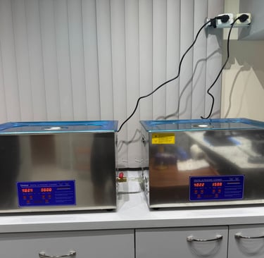 2 Banheiras de Ultrassom de 30 litros e outras de menor dimensão