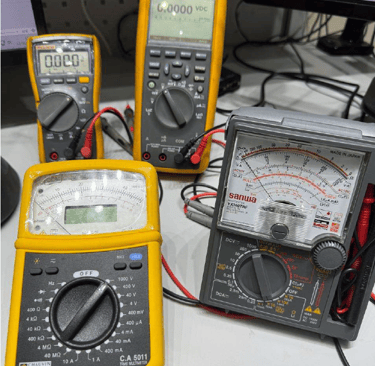 Multimetros analógicos e digitais