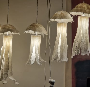 méduses lumineuses sculptures papier Sète