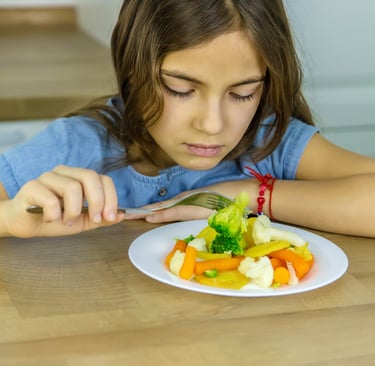 criança rejeitando vegetais