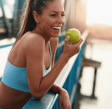 Una ilustración comparativa de genética y estilo de vida. Hábitos saludables (alimentación balanceada, ejercicio, meditación,