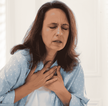 una mujer con tos como señales de padecer algún tipo de cáncer