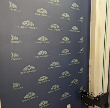 Impression du logo d'une clinique de chirurgie esthétique..