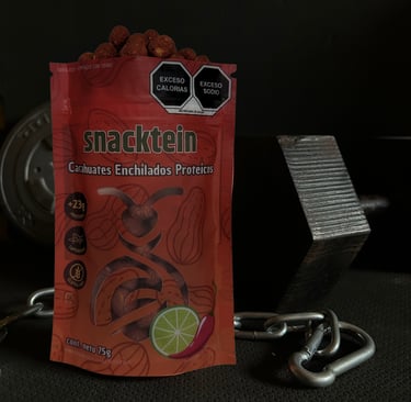 Cacahuates enchilados snacktein en un gimnasio