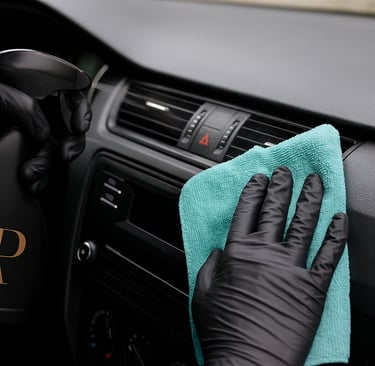 nettoyage voiture interieur à la main