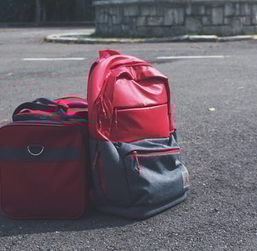 borse e zaini comodi per viaggiatori over 60 (foto pexels)