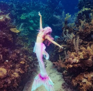 Mermaid Pixi photographed by the Submerge Underwater team, Roatan Honduras