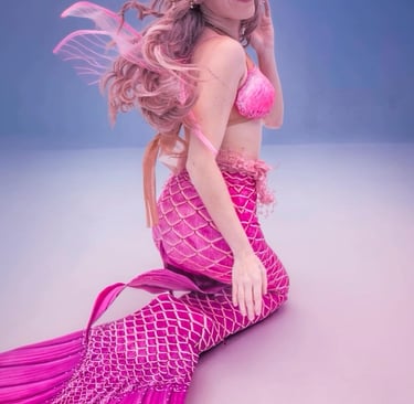 Mermaid Pixi models underwater