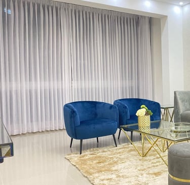 A Brise Cortinas e Persianas é especialista em cortinas sob medida, persianas modernas, rolos e blac