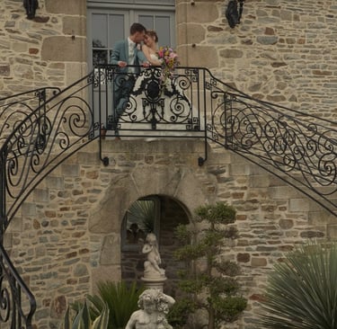 couple de mariés filmés au chateau du bertry à la Bouexiere