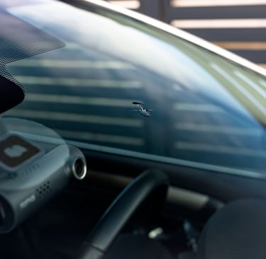 automobilių stiklų keitimas, stiklo įdaužų remontas, automobilių stiklų prekyba, tamsinimas