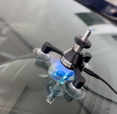 automobilių stiklų keitimas, stiklo įdaužų remontas, automobilių stiklų prekyba, tamsinimas