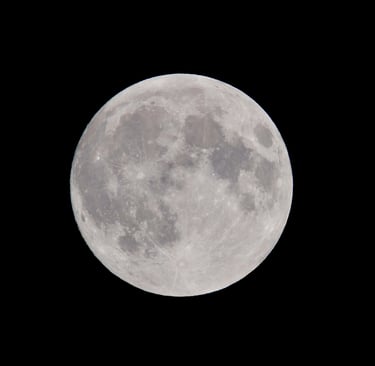 Picture of full moon by photographer Peter De Vink from Pexels 