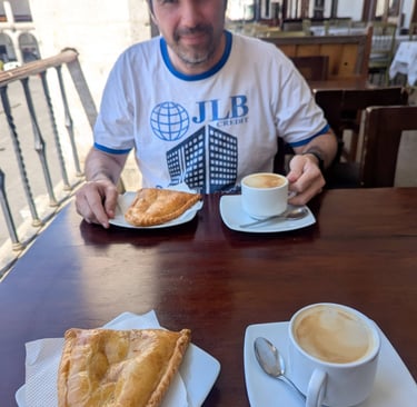 Empanadas and coffee at Balcon in Arequipa