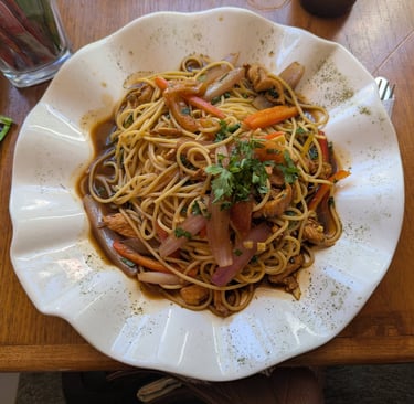 Tallarines salteados at Huacafuckingchina in Huacachina