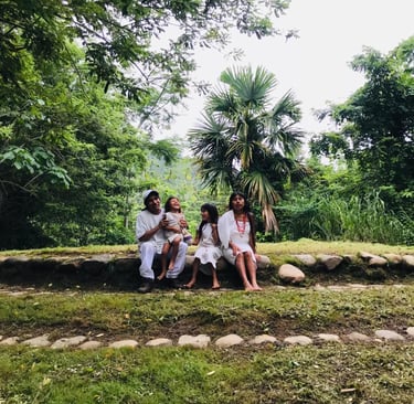 Indigenas Kogui de la Sierra Nevada de Santa Marta en el rio don Diego y Taironaka Eco Hotel