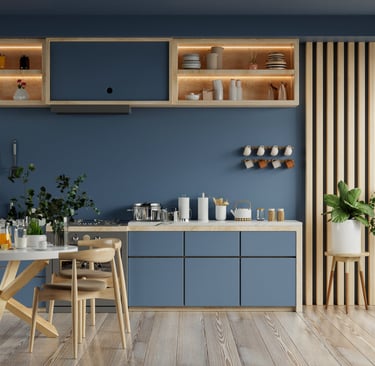 cuisine avec murs bleus claustra bois et parquet au sol