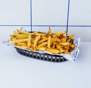 Patatas fritas caseras de Flipa, crujientes, doradas y cortadas a mano diariamente