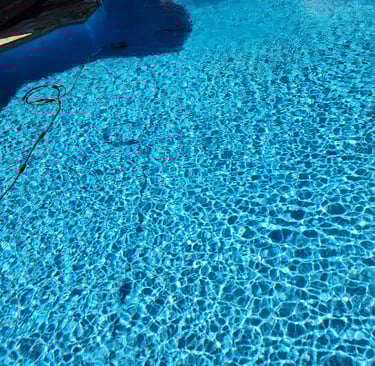 Helotes Texas swimming pool cleaning company 78023 