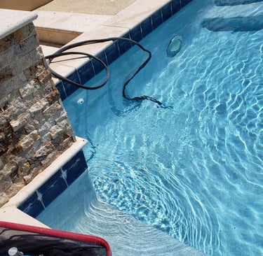 Boerne Texas 78006 swimming pool cleaning company 