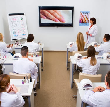 aula con alunni che studiano un corso di aggiornamento 