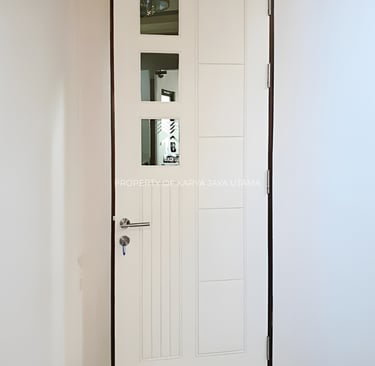 Pintu solid wood panel finishing duco untuk rumah tinggal